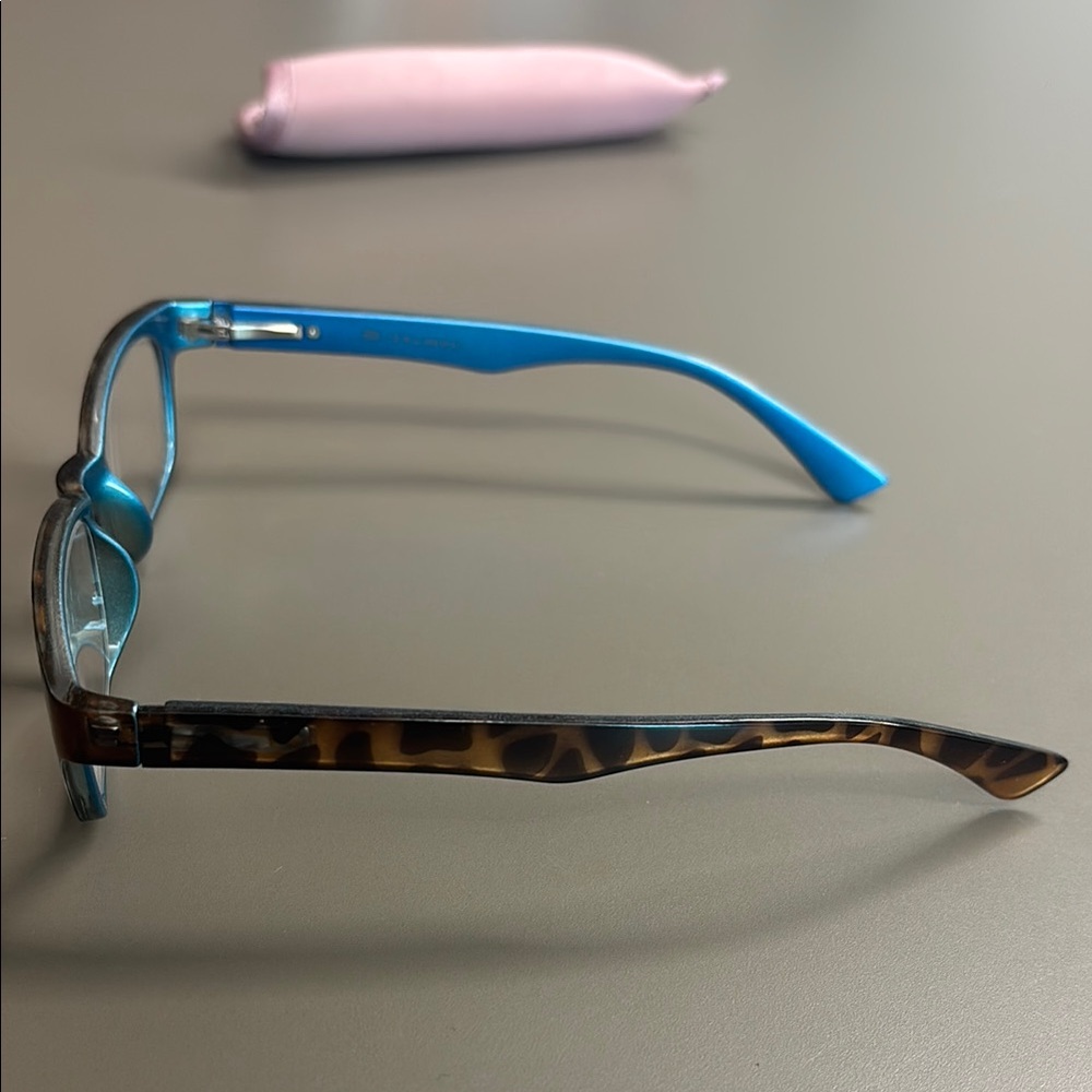 2 Pack M+ Women’s Rectangular Plastic Reading Glasses 2.50 + Cases - Picture 8 of 8